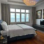 Isabella - Luxury With Style Right Next To The Beach, Private Pool And Sea View アパート