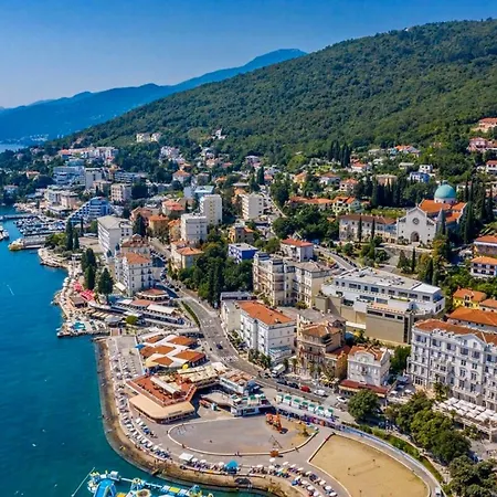 Isabella - Luxury With Style Right Next To The Beach, Private Pool And Sea View Apartman Opatija