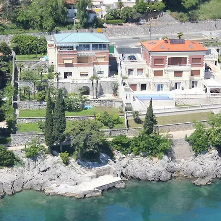 Isabella - Luxury With Style Right Next To The Beach, Private Pool And Sea View Lägenhet Opatija