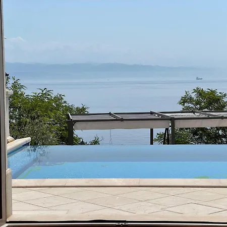 Apartmán Isabella - Luxury With Style Right Next To The Beach, Private Pool And Sea View Opatija