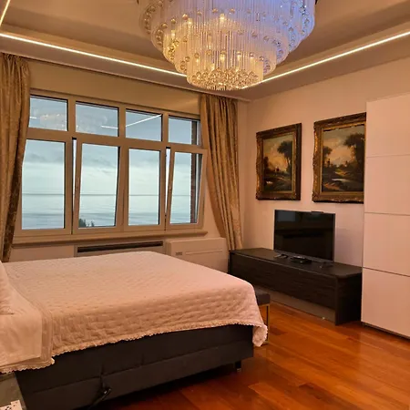 Apartmán Isabella - Luxury With Style Right Next To The Beach, Private Pool And Sea View