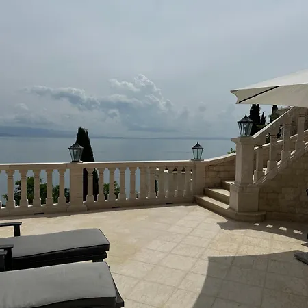 Isabella - Luxury With Style Right Next To The Beach, Private Pool And Sea View Apartmán *