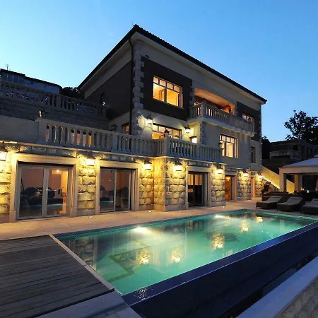 Isabella - Luxury With Style Right Next To The Beach, Private Pool And Sea View Apartmán *