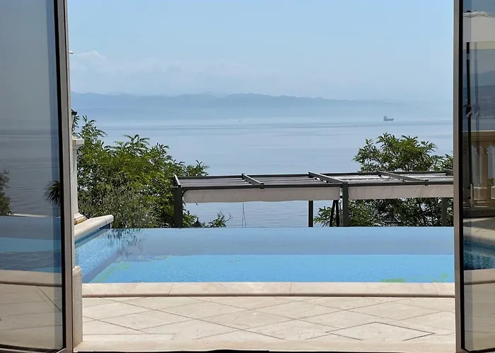 Apartamento Isabella - Luxury With Style Right Next To The Beach, Private Pool And Sea View Opatija