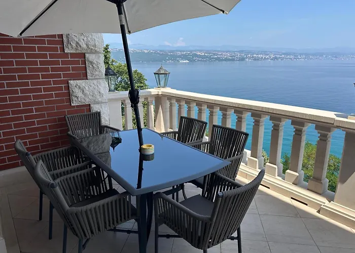 Apartamento Isabella - Luxury With Style Right Next To The Beach, Private Pool And Sea View Opatija
